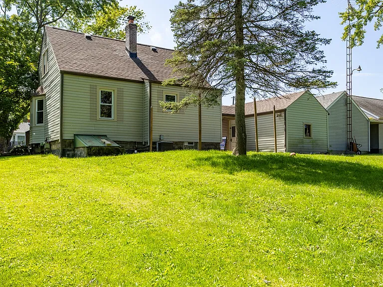 188 Glendola Ave — Photo 3