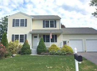 11 Linden St, Bristol, RI 02809