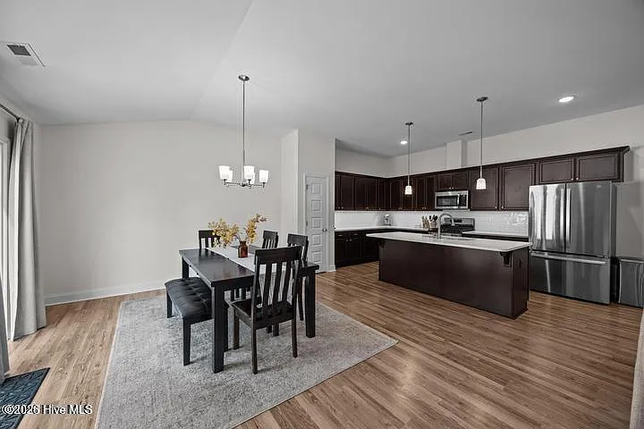 717 Oleander Dr — Photo 6