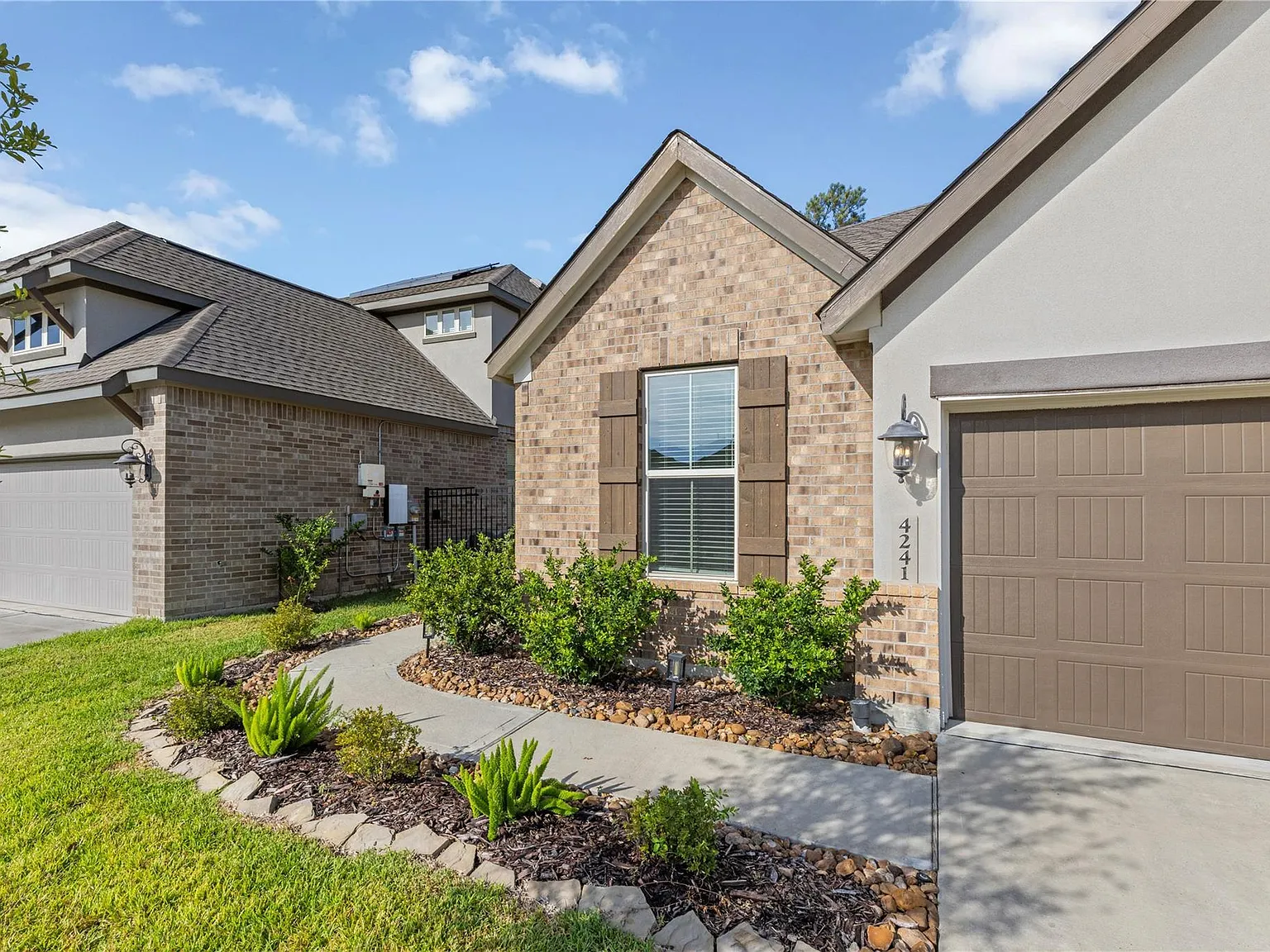 3 bed, 2.0 bath, 1510 sqft, $2,400 — Photo 4