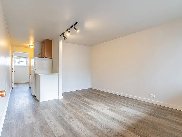 Westernaire Apartments — Photo 6