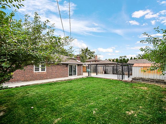 4th image of 7506 W 83rd Pl