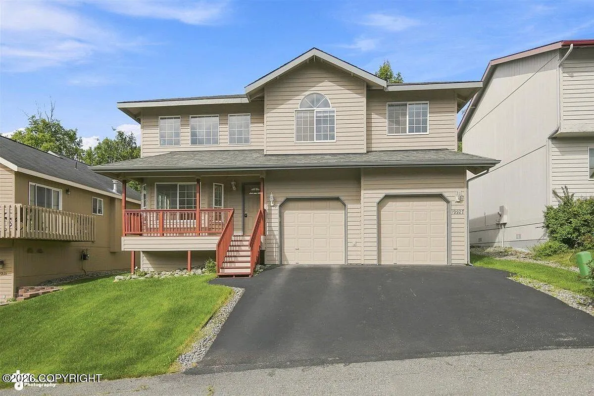 4 bed, 2.5 bath, 1981 sqft, $3,200 — Photo 2