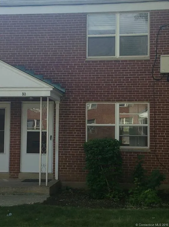 2 bed, 896 sqft, $2,300 — Photo 1