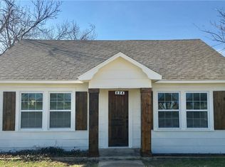 804 E Highland Ave, Comanche, TX 76442