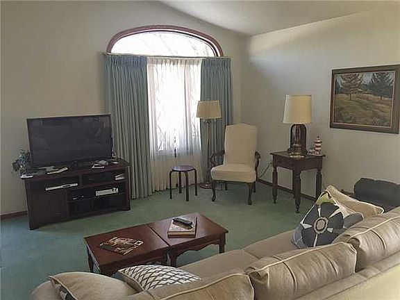 2nd image of 10 Bainbridge Way