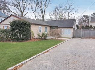 62 Hampton Ave, Mastic, NY 11950