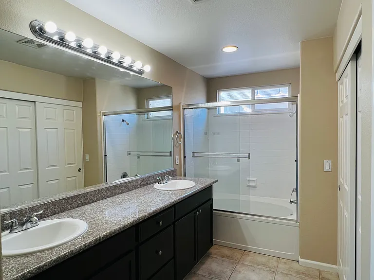 1476 Gentry Ln — Photo 9
