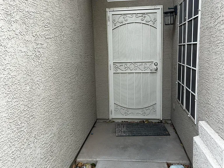 1489 S Dove St — Photo 5