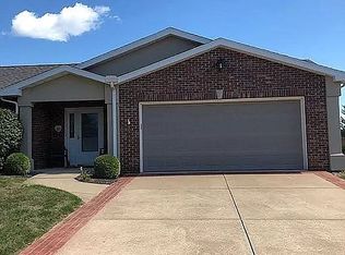 6922 N Adkins Dr, Peoria, IL 61615