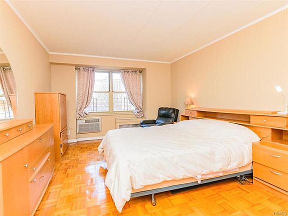 4th image of 11 Park Ave APT 4W