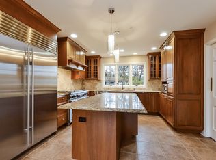 1320 Wood Hill Ln, Lake Forest, IL