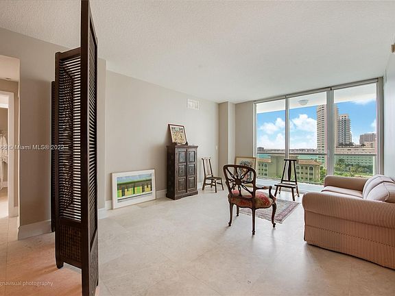2nd image of 520 NE 29th St #1008