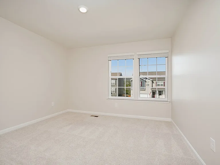 2085 Pomona Way — Photo 45