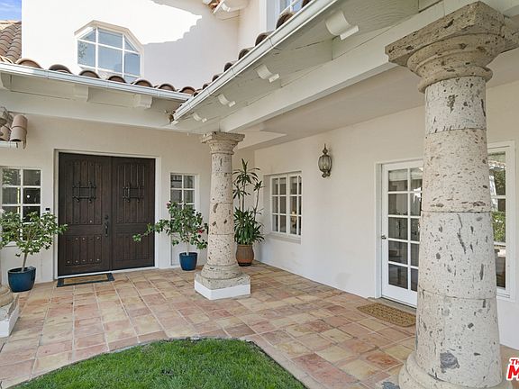 2nd image of 21126 Bellini Dr
