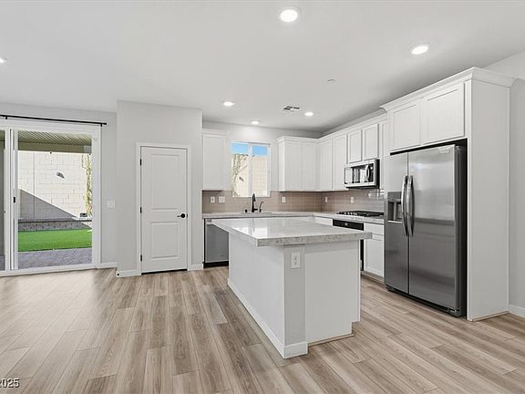 3rd image of 8609 Faxom St