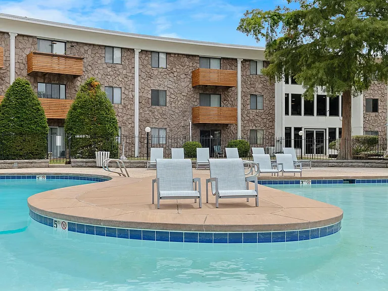 The Columns Apartments — Photo 17
