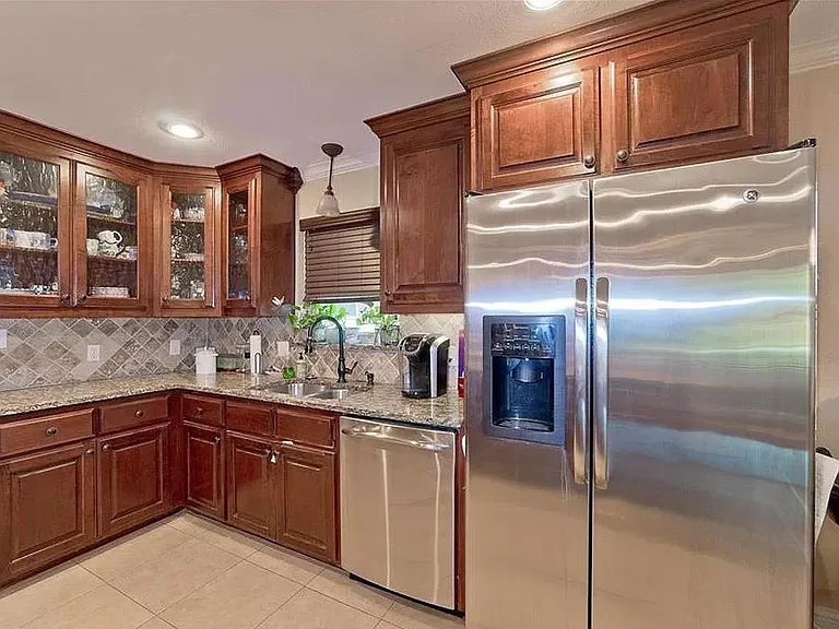 6215 Saratoga Cir — Photo 8