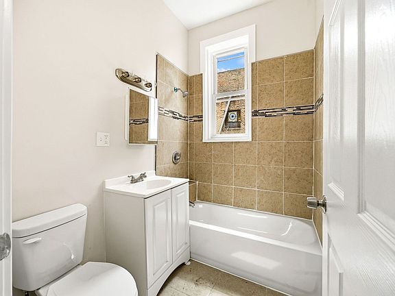 4th image of 1621 S Lawndale Ave APT 2