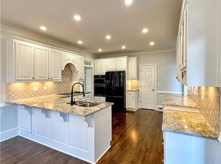 2660 Coachmans Cir, Alpharetta, GA 30022