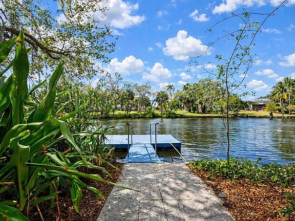 2nd image of 5827 Rio Dr