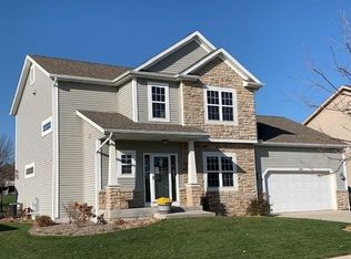2316 River Hill Ct, Waukesha, WI 53189