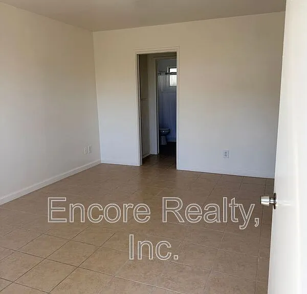 549 McIntosh St #D — Photo 10