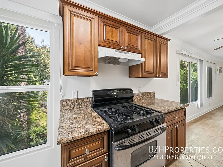 1215 N Hayworth Ave #203A — Photo 6