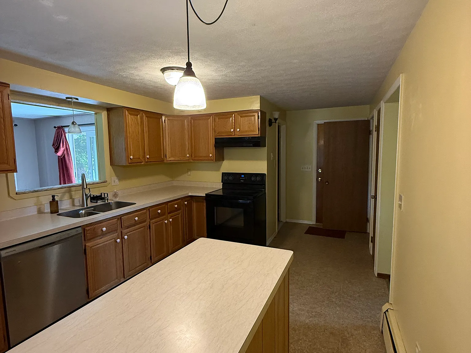 4 bed, 2215 sqft, $2,800 — Photo 4