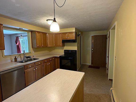 4th image of 52 Royal Oak Dr