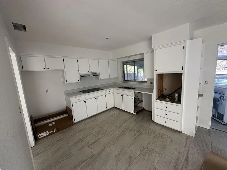 1213 Roger Babson Rd #1 — Photo 2