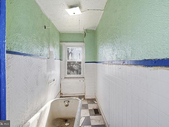 5th image of 1719 W Lombard St