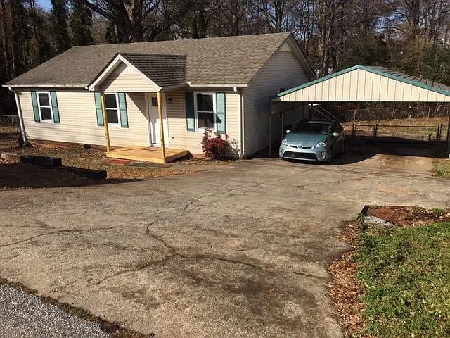 3 bed, 1040 sqft, $1,400 — Photo 2