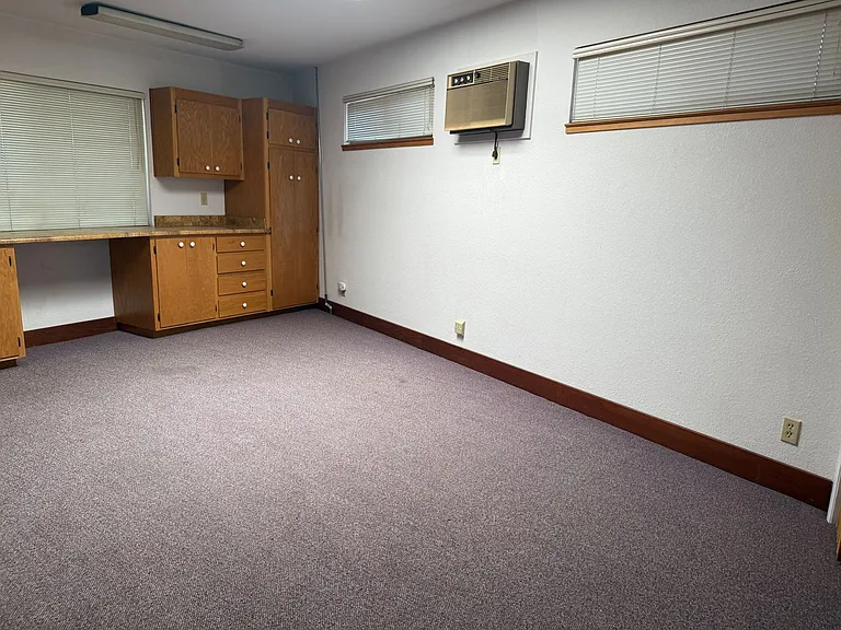 718 Linwood St — Photo 11