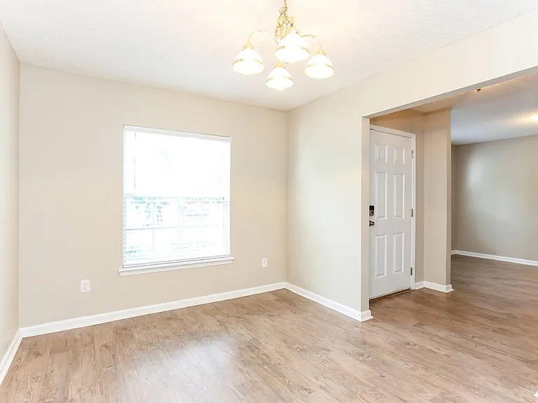 10930 Apple Blossom Trl E — Photo 2