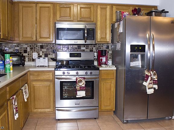 4th image of 105 Littleton Ave