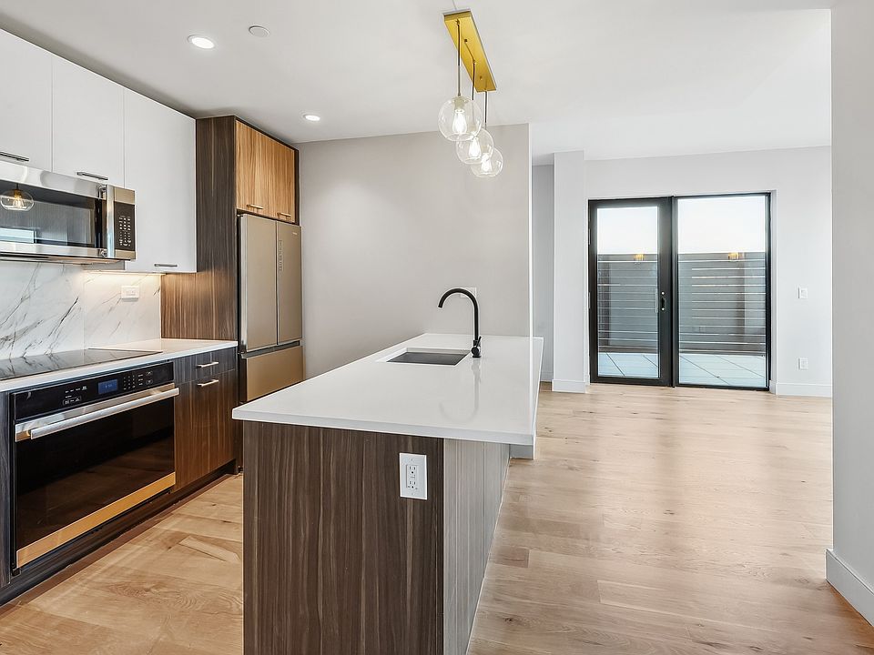 1st image of 1890 Pelham Pkwy S #9C