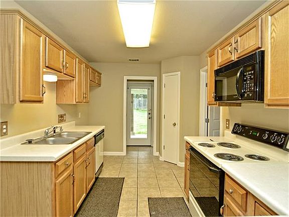 5th image of 100 Barrington Dr