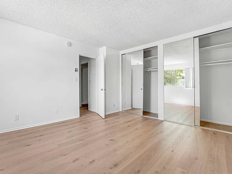 727 Westbourne — Photo 3