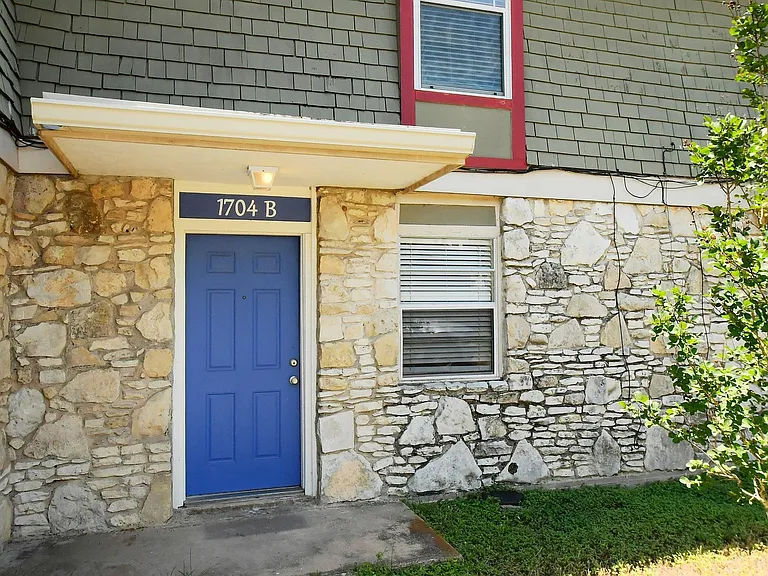 1704 E M Franklin Ave #B — Photo 3