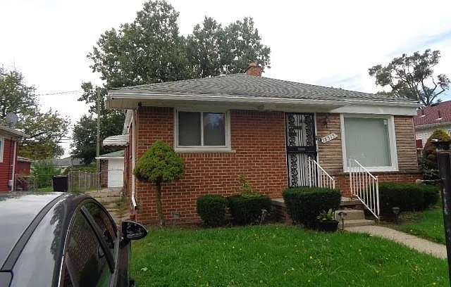 3 bed, 1.5 bath, 1227 sqft, $1,350 — Photo 3