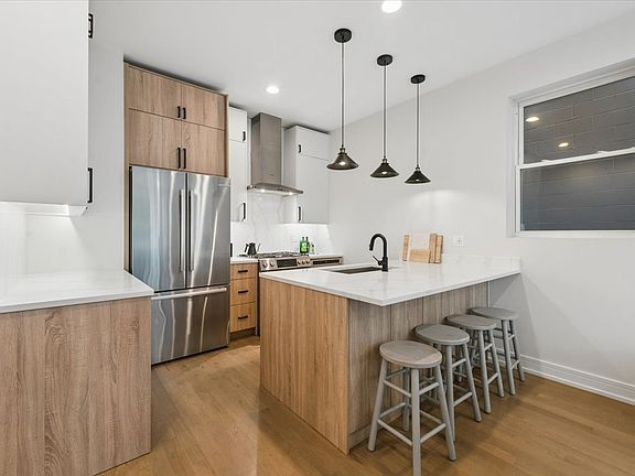 4th image of 3026 W Lyndale St #1