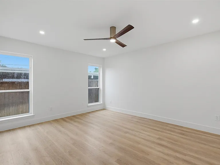 7515 Meadow Oaks Dr — Photo 16