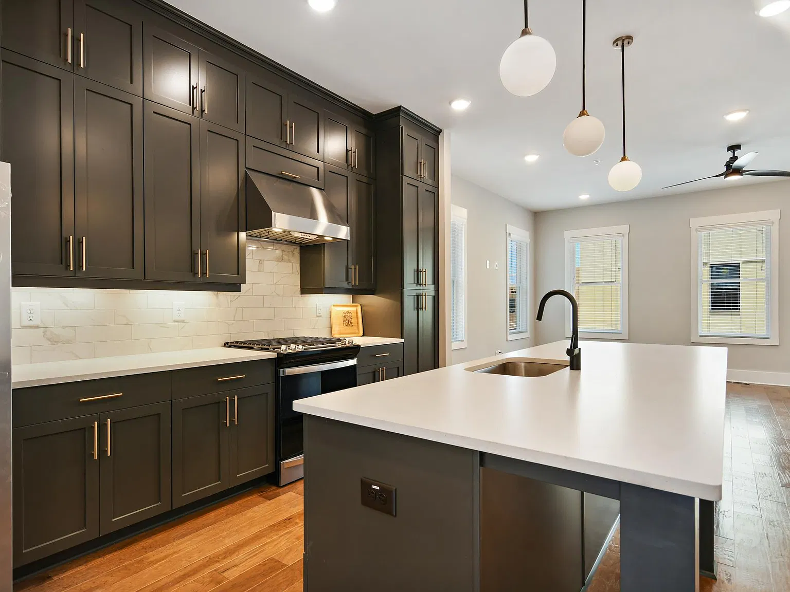 1029 Donald Lee Hollowell Pkwy NW — Photo 2