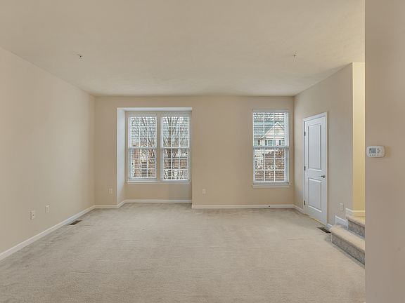 4th image of 620 Fairgate Dr