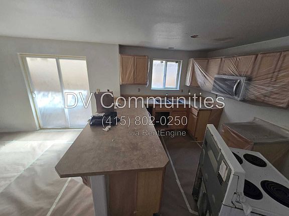 5th image of 2820 SW Juniper Ave