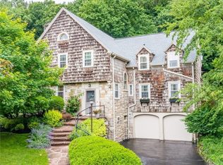 347 Cobbs Hill Dr, Rochester, NY 14610