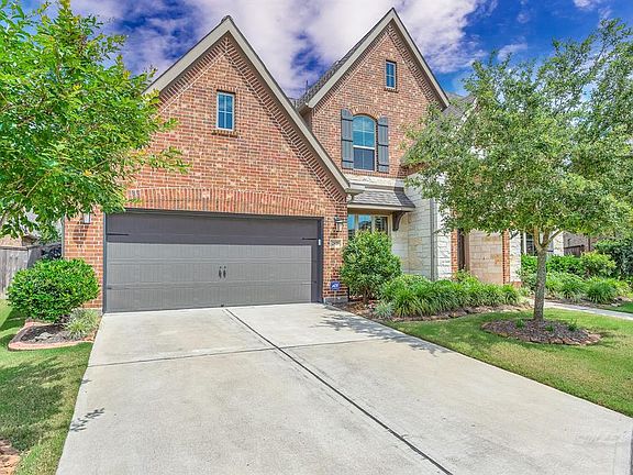 3rd image of 2819 Carriage Hollow Ln