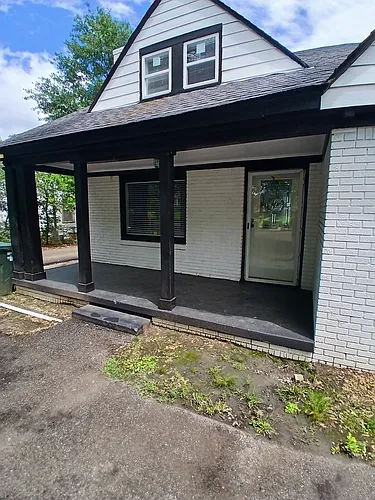 1511 N Summit Ave Photo 1