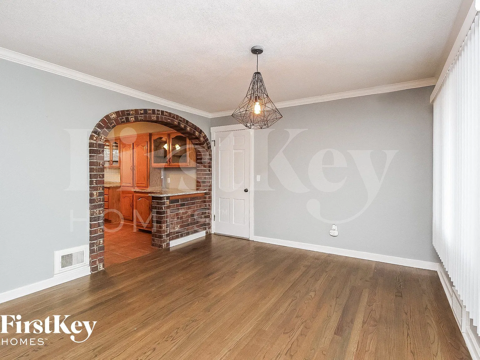 3 bed, 2.0 bath, 2200 sqft, $2,415 — Photo 4